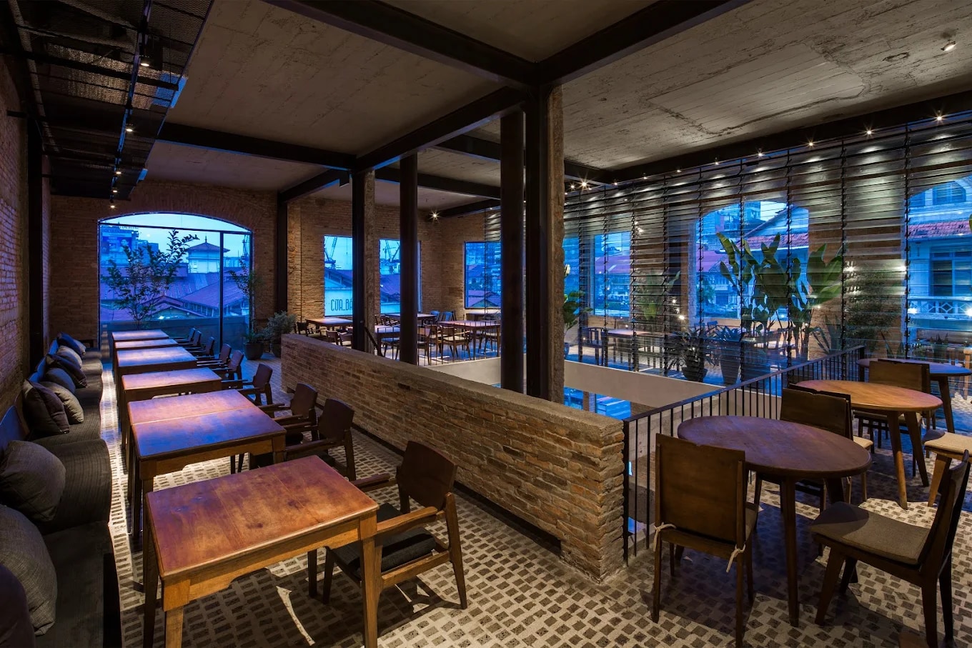 The space blends Japanese and Italian aesthetics
